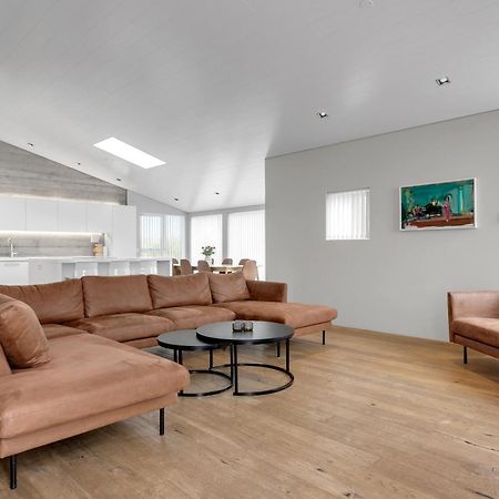 Luxury Villa With River View Laugaras Exteriér fotografie